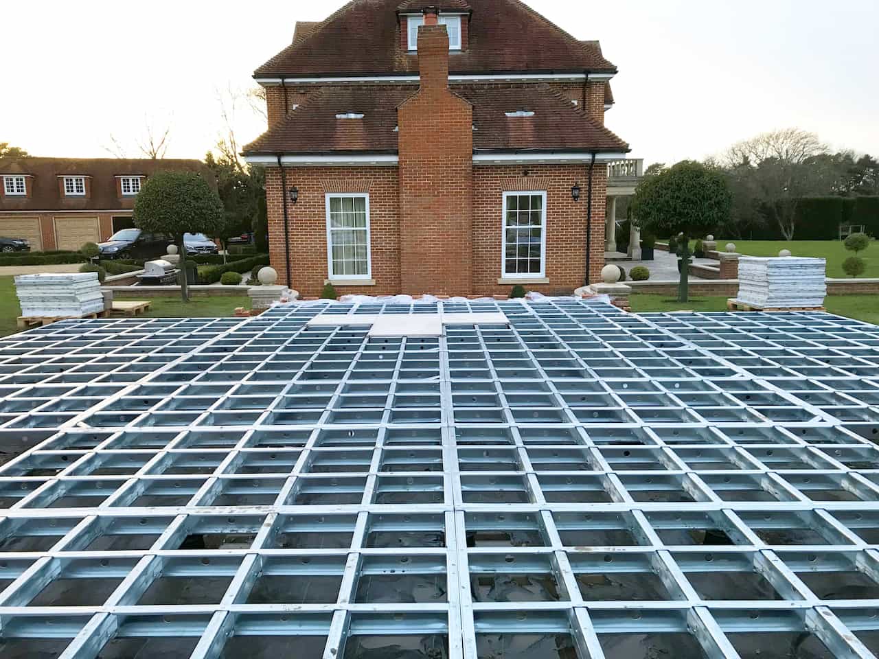 iFrame galvanised steel substructure being assembled on site
