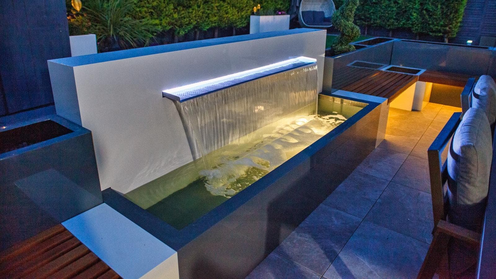 Uni-QA iBlade stainless steel water feature with ambient lighting