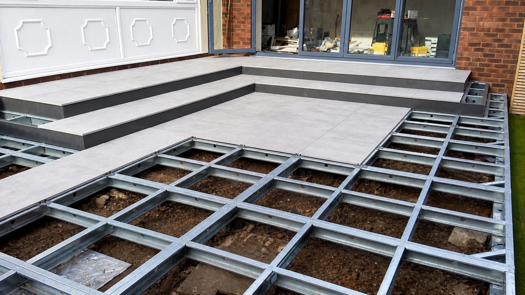 iFrame handling a level change between house and garden
